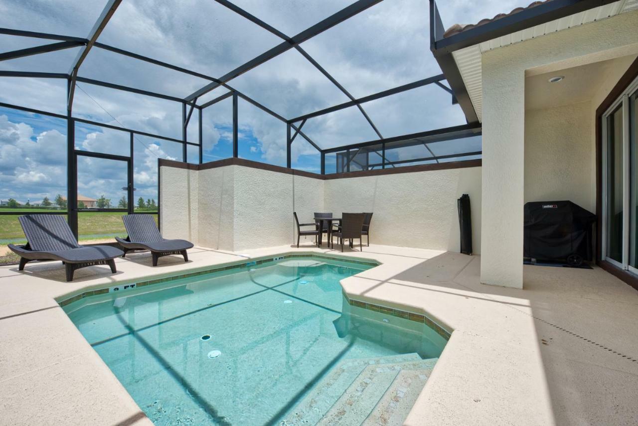 Modern Home With Private Pool Davenport Exterior photo